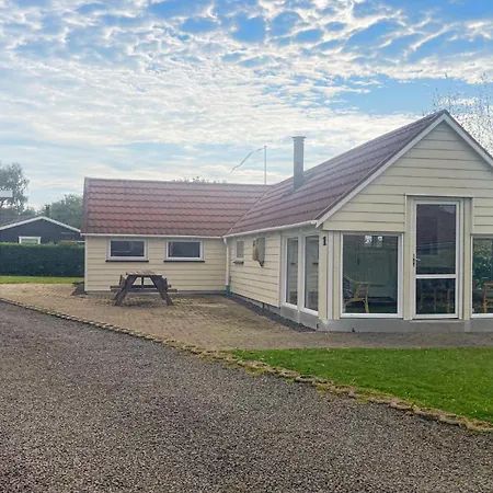 Brenderup Fyn With Fireplace I Feriehus